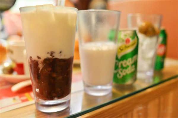 大学生贷款开奶茶店有意义吗？在大学城周边开奶茶店会赚钱嘛？