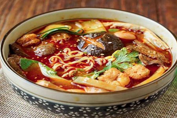 朝麻朝辣麻辣烫赚钱吗？投资开店的条件是什么？