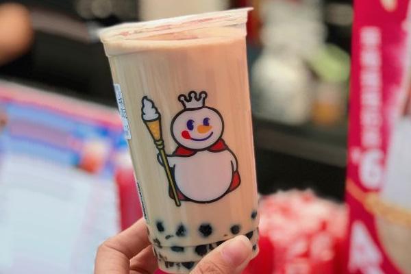 蜜雪冰城为什么能开万家门店？凭借低价优势抢占市场！