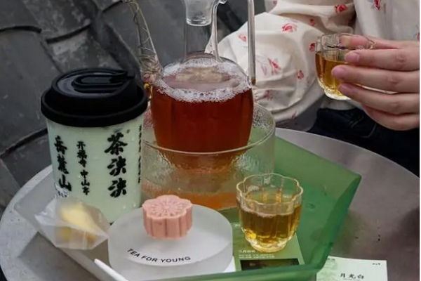 茶泱泱加盟官网：茶泱泱新中式茶饮加盟好不好？有什么优势？