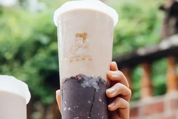 与沪上阿姨奶茶加盟，共谱财富辉煌！