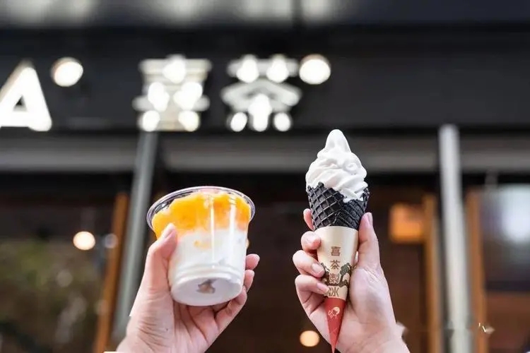 喜茶加盟费用大公开：财富学启示声名赫赫创富双料